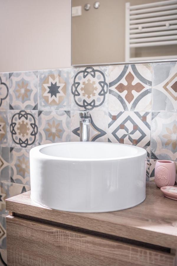 Suite 649 Mono Con Terrazzo Modena Exteriör bild